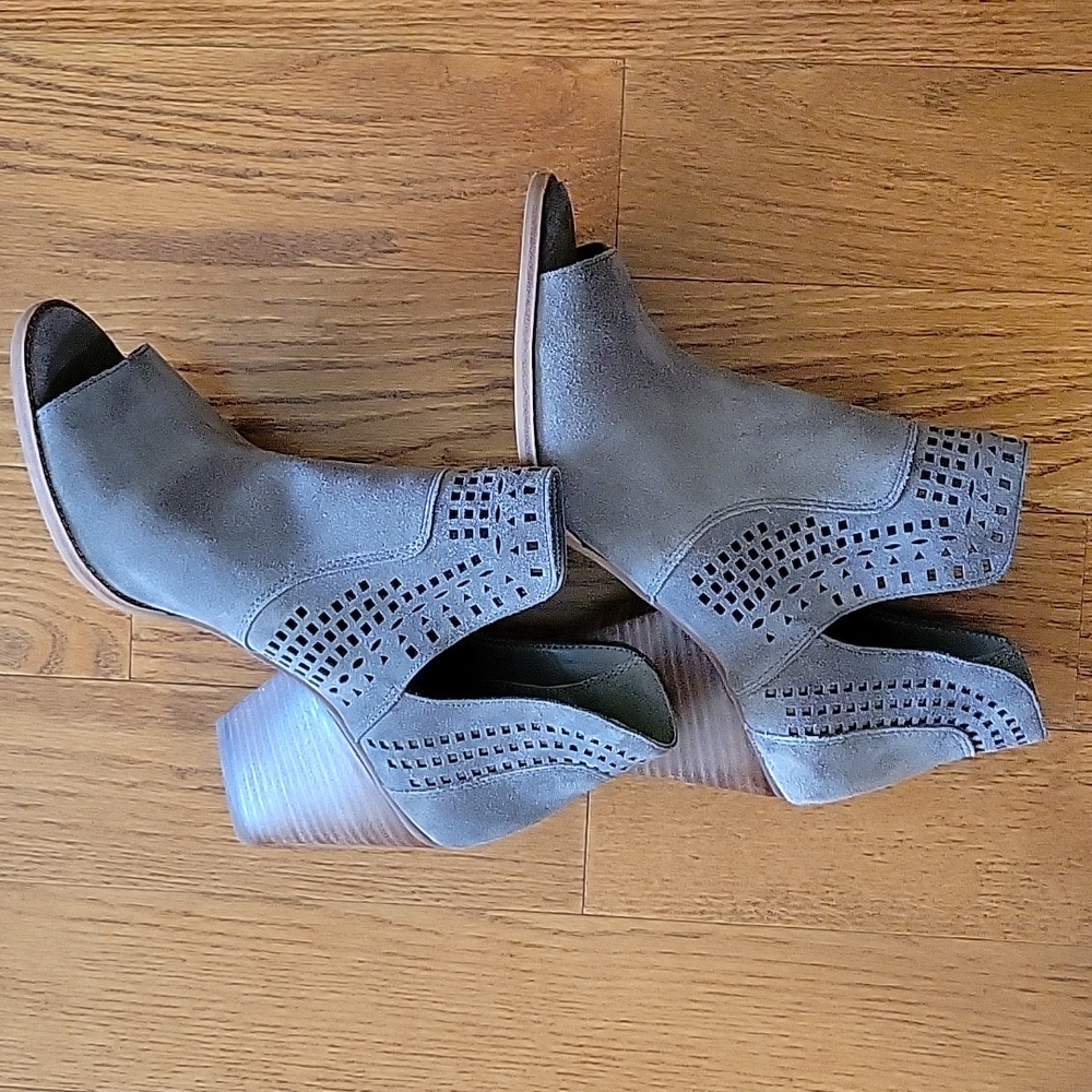 NWOT. Shoes